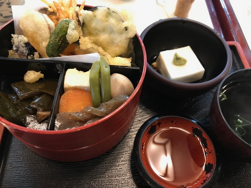 レストラン中央