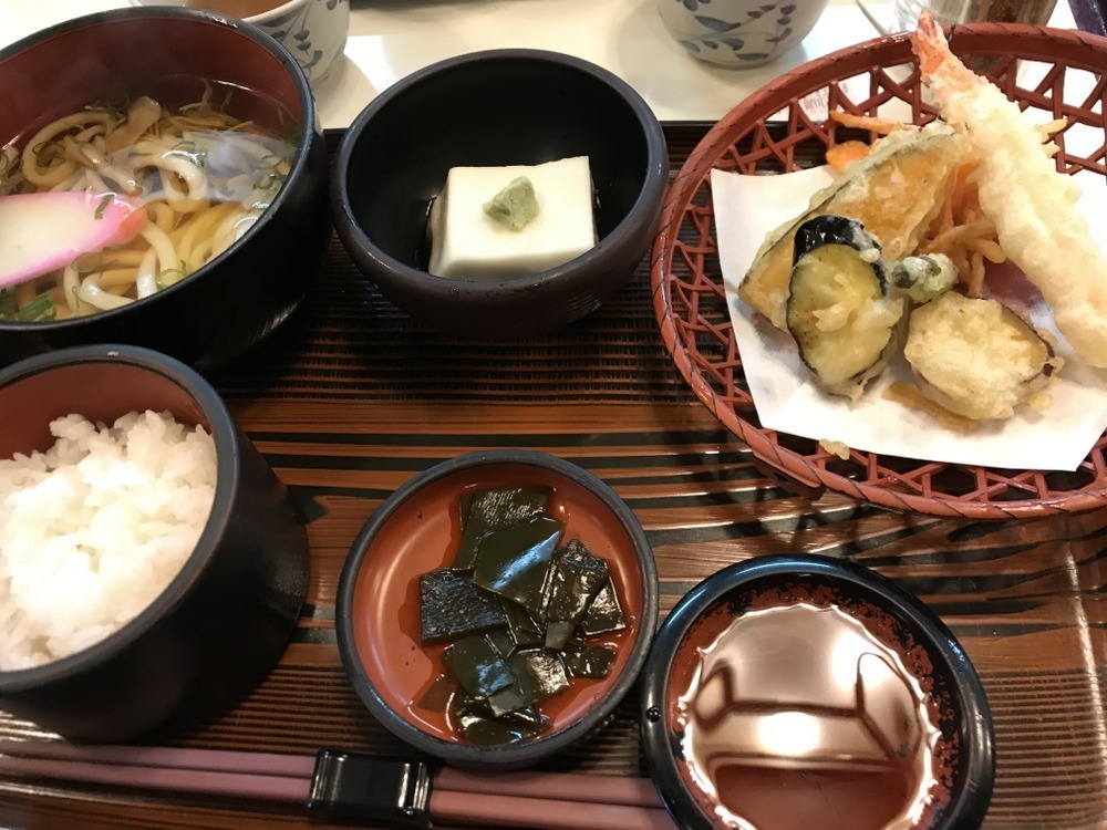 レストラン中央